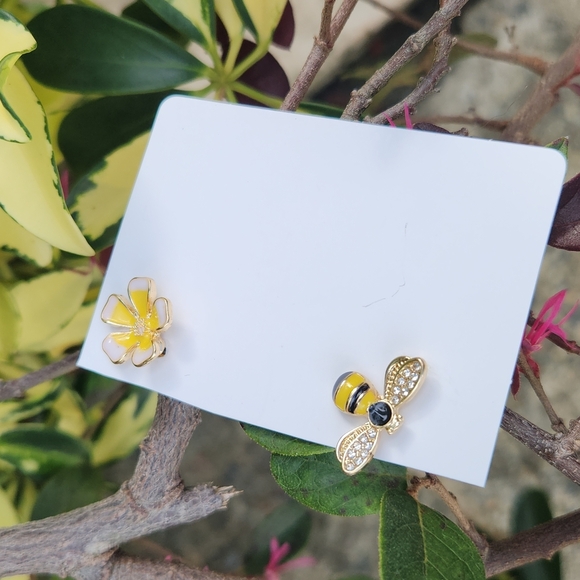 LAST ONE! new! Mismatched stud earrings - Picture 4 of 11